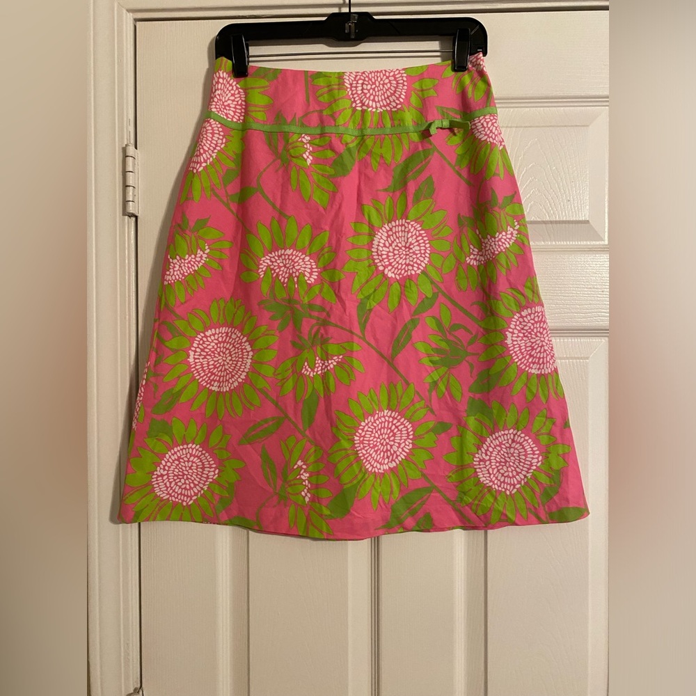 Lilly Pulitzer. Women’s A Line Skirt. Neon/Floral. Zip In Back. Size 4.